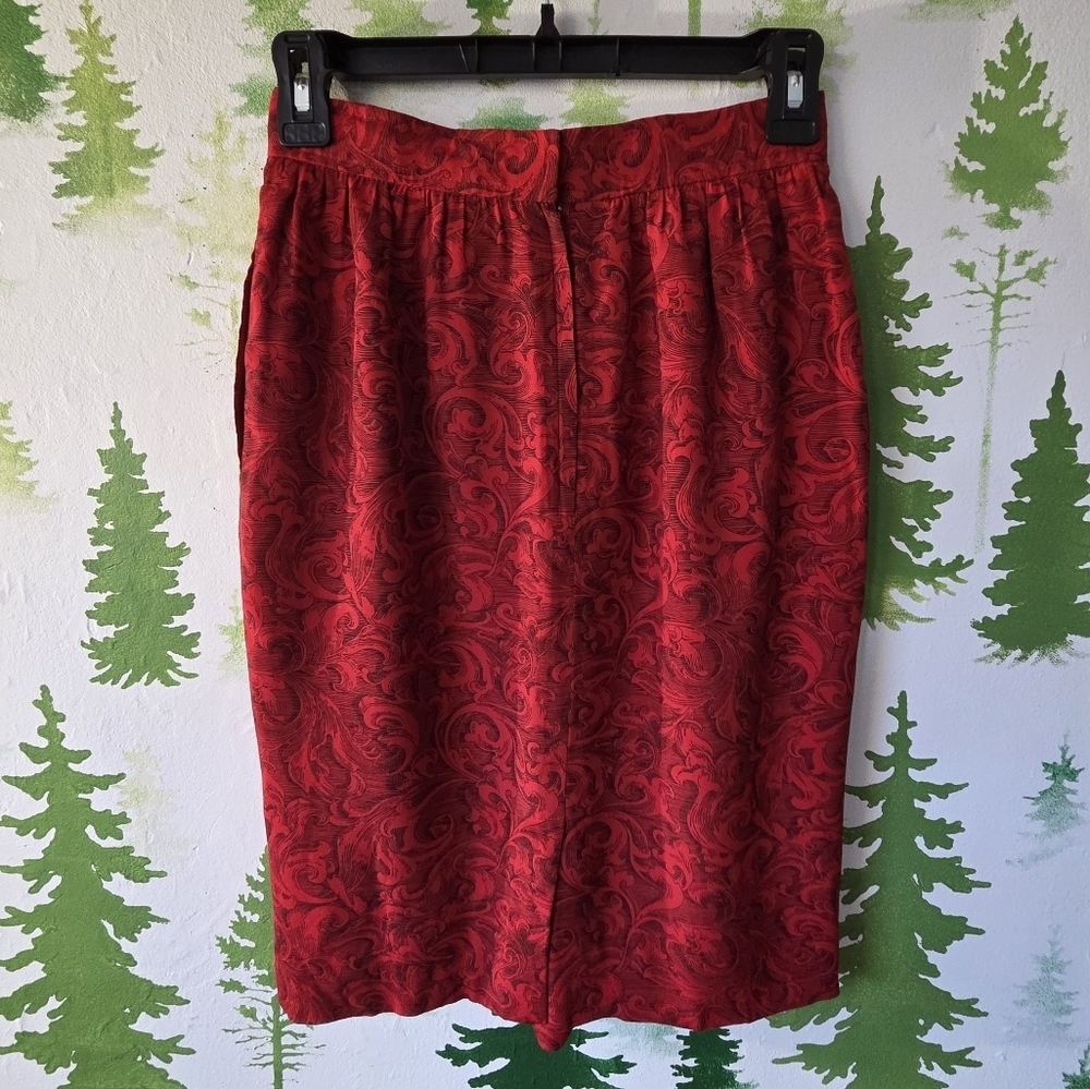 Elegant Red Vintage Paisley Skirt - Picture 2 of 8